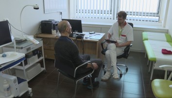 Parkinsonova choroba sa šíri vo svete. V Košiciach liečia pacientov technológiou budúcnosti