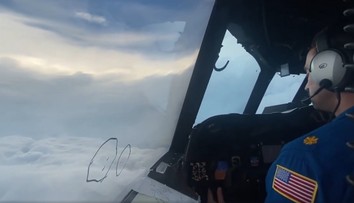 VIDEO: V oku beštie. Pozrite si dychberúce zábery z centra extrémne silného hurikánu Ida