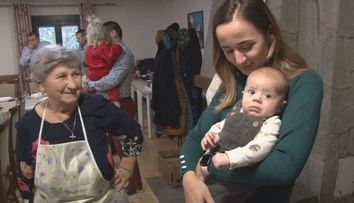 Táto rodina slávi pravoslávne Vianoce v prenajatej hvezdárni. Doma by sa za stôl nepomestili