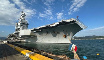 Tankery budú chrániť fregaty aj lietadlová loď. Macron avizuje misiu na sprejazdnenie Hormuzskeho prielivu