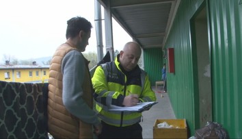 Nečakaná kontrola. Policajti bez ohlásenia klopali ľuďom na dvere