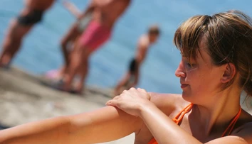 Opaľovanie vraj znižuje riziko úmrtia na covid. Vedci priblížili, ako je to možné