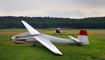 Študent v Česku vyskočil z vetroňa počas letu. Jeho padák sa neotvoril