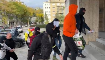 Zvrat v kauze lízingových podvodov s luxusnými autami. Šestica obvinených ide do väzby