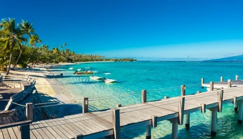 Dovolenkári, ktorí pre pandémiu na pol roka roka uviazli na Tahiti, sa dočkali pomoci