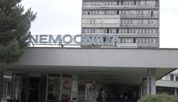 Brutálny incident v ružinovskej nemocnici, na urgente zasahovalo 15 policajtov. Páchateľ už pozná svoj trest