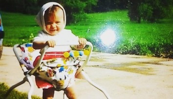 Kedysi malý drobček, dnes sexy herečka! Tušíte, kto je na obrázku?