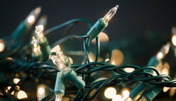 VIDEO: Malé tajomstvo vianočných svetielok. Červená žiarovka má funkciu, o ktorej väčšina netuší