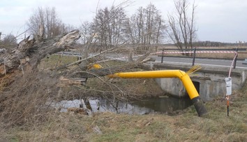 Škody po víchrici hlásia aj plynári. Oprava potrubia pri Malackách bude poriadne komplikovaná