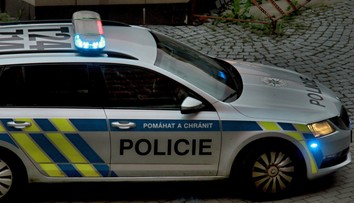 Zásah na škole pri Prahe. V okolí spozorovali muža so zbraňou, má byť v zlom psychickom stave