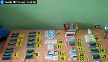 NAKA zadržala kšeftárov s anabolikami. Sú medzi nimi aj dvaja policajti