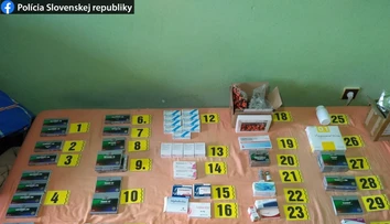 NAKA zadržala kšeftárov s anabolikami. Sú medzi nimi aj dvaja policajti