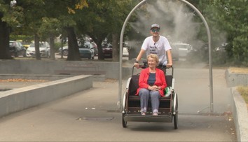 Vďaka projektu sa vracajú v čase. Dobrovoľníci na bicykli vodia seniorov na miesta, kde dlho neboli