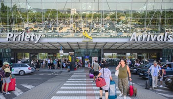 Koniec malých fľaštičiek? Bratislavské letisko je pripravené, chýba už len jedna vec