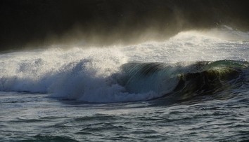 Búrka v Baltskom mori prevrátila niekoľko lodí. Pobrežná stráž spustila záchranné operácie