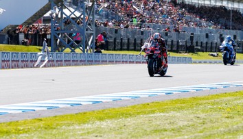 VIDEO: Austrálska divočina sa opäť nezaprela. Na Moto GP sa víťaz šprintu zrazil s votrelcom na trase