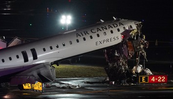 VIDEO: Dráma na letisku. Po zrážke lietadla s vozidlom tam museli zastaviť prevádzku, zomreli dve osoby