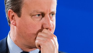 Cameron odstúpi v stredu, premiérkou bude Mayová