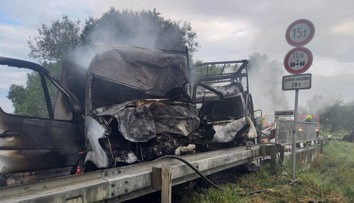 Vodič dodávky mal len 20 rokov, známa je možná príčina nehody. Tragická zrážka pri Kolárove má štyri obete