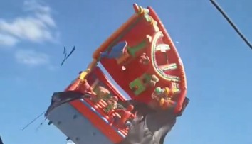 Hrôza na jarmoku zachytená na videu: Skákací hrad letel vo vetre ako pierko