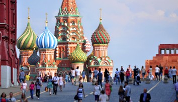 Rusko hlási nočné útoky dronov na Moskvu. Uzavreli dve letiská