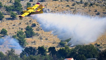 Neďaleko Splitu vypukol rozsiahly požiar. Evakuovať museli niekoľko turistov