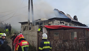 V obci pri Starej Ľubovni horeli dva príbytky. O strechu nad hlavou prišlo 19 ľudí