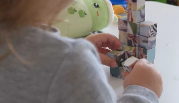 Šokujúce podozrenie. Otec mal zneužívať ani nie 3-ročnú dcérku, všetko je vraj zachytené na videu