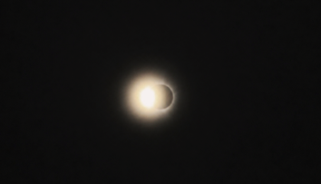 Boli ste pri tom. Najkrajšie fotografie z čiastočného zatmenia Slnka od vás (GALÉRIA)