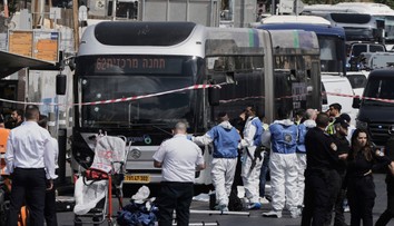 Teroristický útok v Jeruzaleme: Dvaja muži spustili paľbu v autobuse plnom ľudí, počet obetí stúpol na 5