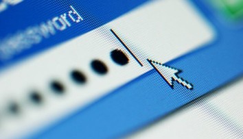 Opäť sa u nás šíria podvodné maily. Ich autor tvrdí, že si adresáta nahral pri sledovaní porna