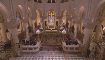 V Paríži sme sa rozprávali s monsignorom Imrichom Tóthom o tom, čo katedrála Notre Dame znamená pre veriacich