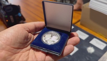 Spustil sa predaj zberateľskej mince k 80. výročiu SNP. Ľudia na ňu čakali v rade od skorého rána