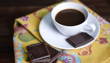 Niektoré potraviny ku káve nepatria. Môžu vám spôsobiť tráviace ťažkosti