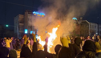 Obetí pribúda, krajina obmedzuje internet a hovorí sa o streľbe do ľudí. Čo sa deje v Iráne?
