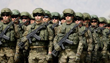 Rusko má na hraniciach NATO 360-tisíc vojakov pripravených na boj, tvrdí nemecký expert. Litva to označila za nezmysel