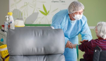 Zmeny v predpisovaní liekov trápia domovy sociálnych služieb. Návštevy u špecialistov nebudú stíhať