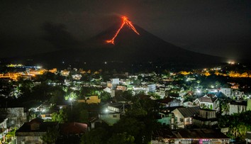 Filipínčanov znepokojuje najaktívnejšia sopka, po erupciách chrlila oblaky popola