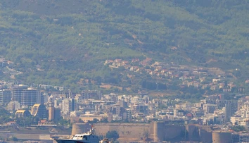 Trajekt pri Cypre sa prevrátil, desiatky ľudí zmizli pod hladinou. Do pátrania nasadili podvodný dron