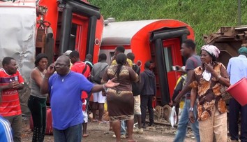 Video len pre silné povahy. Desiatky mŕtvych a stovky ranených po nehode vlaku