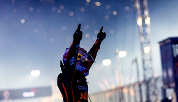 GALÉRIA: McLaren pokazil stratégiu a Verstappen to využil. V Katare sa opäť zdramatizoval boj o titul