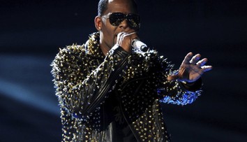 Speváka R. Kellyho obžalovali v súvislosti so sexuálnym zneužívaním