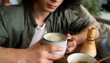Harvardský profesor údajne zvrátil svoj biologický vek o 10 rokov. Toto pije každý deň