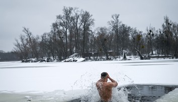 Smrteľná výzva na zamrznutom rybníku: Muž zaplatil životom za pokus o virálne video, všetko si natáčal