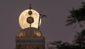 VIDEO: Posledný supermesiac tohto roka rozžiaril oblohu