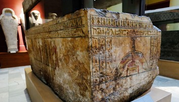 FOTO: Archeológovia objavili v bruchu starovekej múmie z Egypta nečakaný predmet