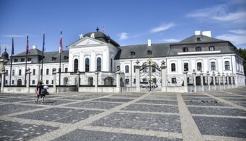Prezidentský palác zostal bez čestnej stráže. Má to svoj dôvod