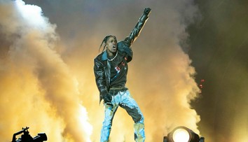 Travis Scott vyvolal na festivale šialenstvo, zomrelo osem ľudí