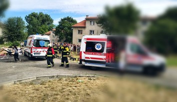 FOTO: Požiar bytovky vo Fiľakove. Oživovali štvorročné dieťa, viacerí ľudia skončili v nemocnici