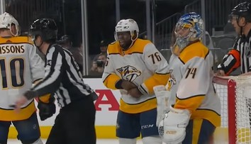 VIDEO: Hokejový Suárez? Hviezdu Nashvillu protihráč údajne pohrýzol do prsta